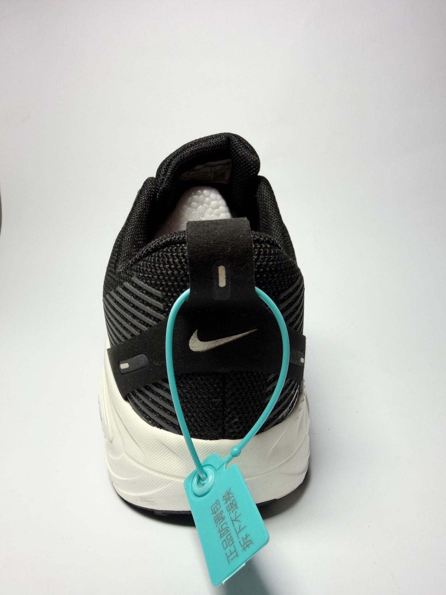Nike ZoomX Invincible Run Flyknit 3