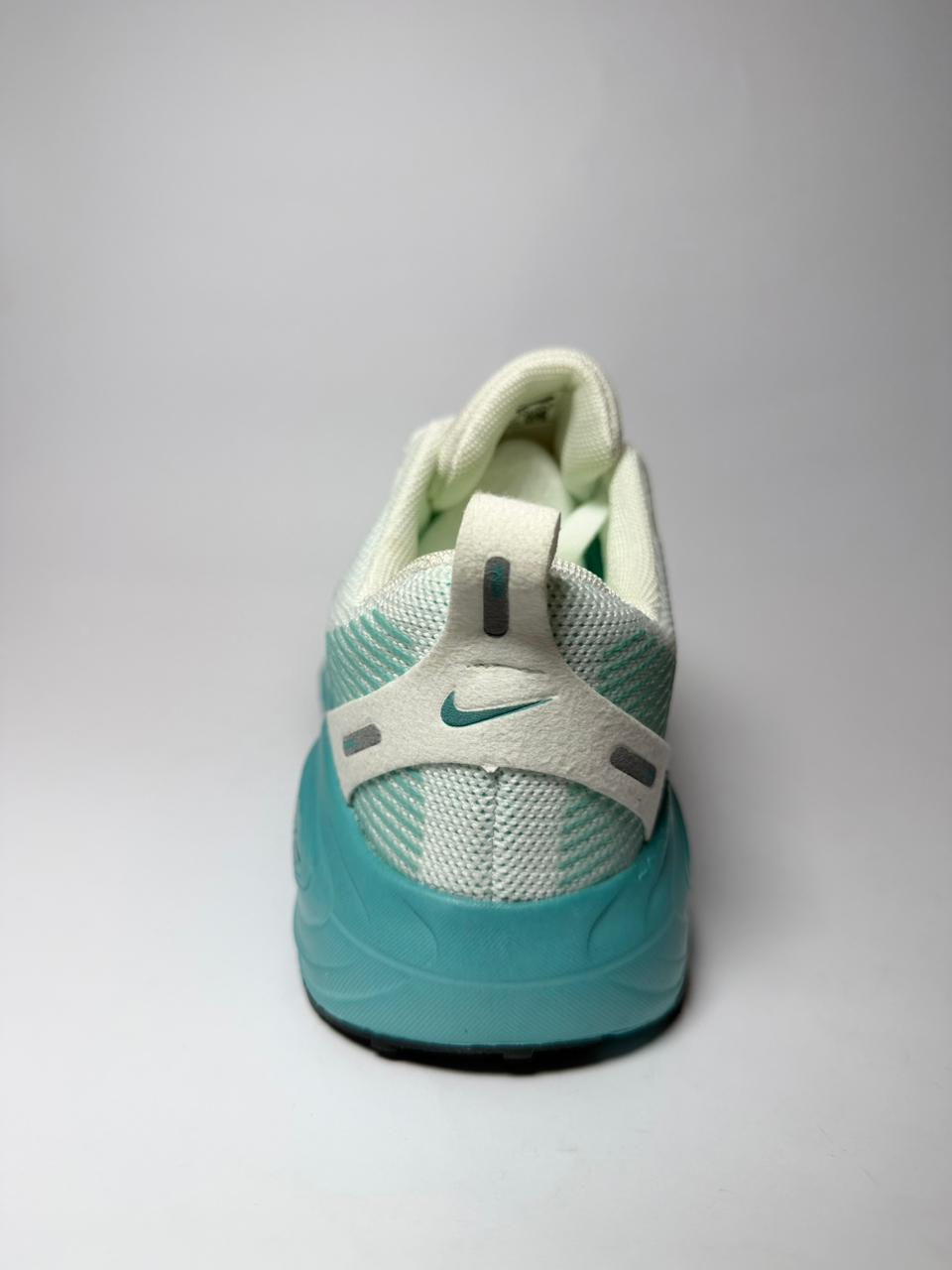 Nike ZoomX Invincible Run Flyknit 3